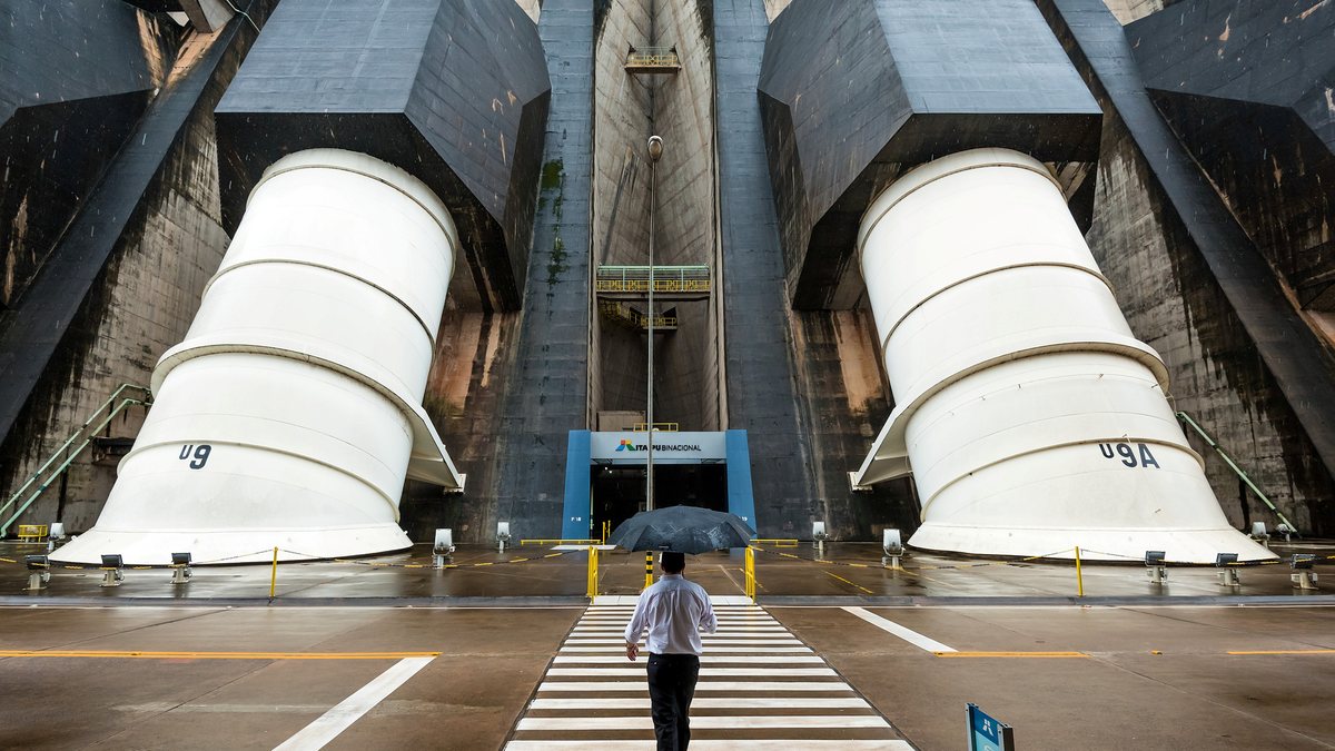 Foz do Iguaçu: 64% of the economy is energy, not tourism